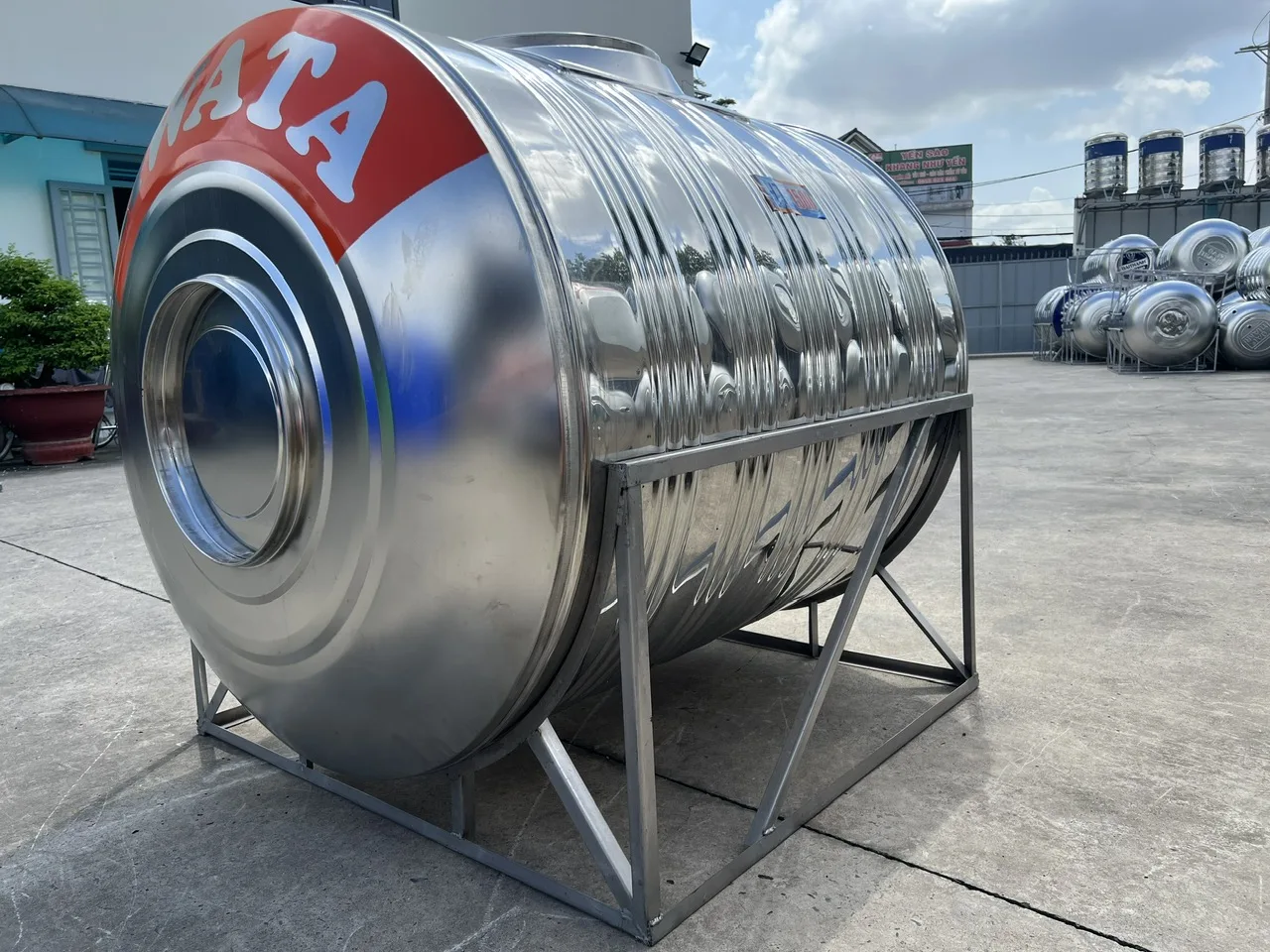Bồn nước inox Hwata 1500L ngang H1500N Bồn nước inox Hwata 1500L ngang H1500N